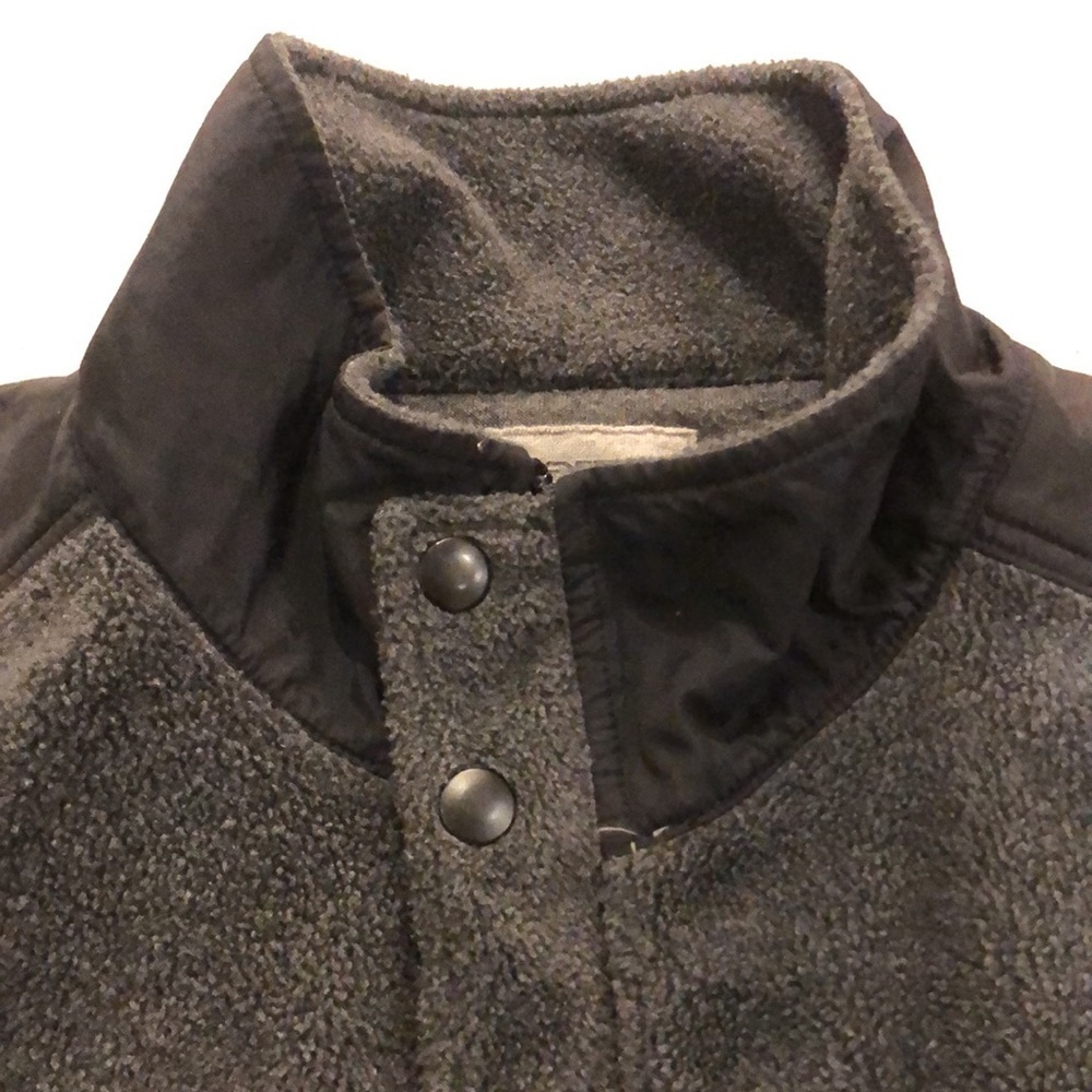 Roots athletics grey / black zipper button up fleece. Lots of pockets. EUC!! - Picture 2 of 5